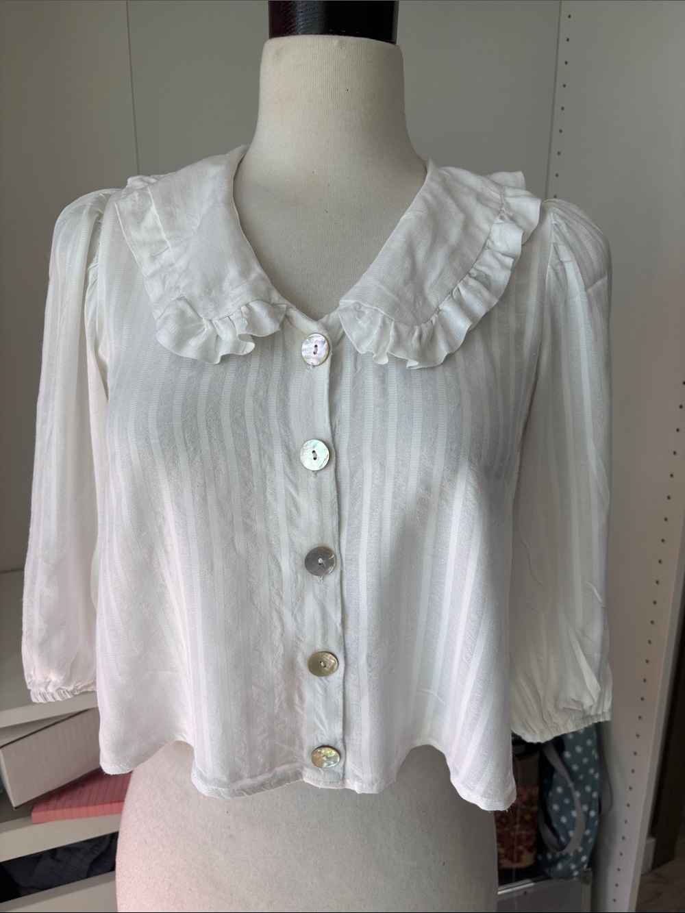Women's White Ruffle Collar Button-Front Blouse - Picture 2 of 8